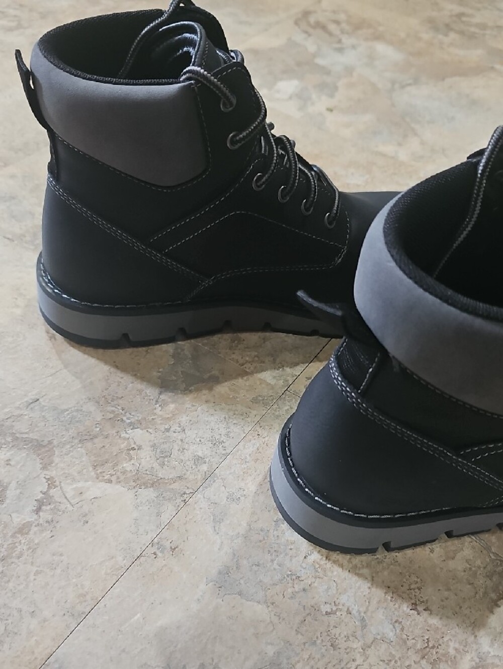 Levi's Black Men's Lace-Up Work Boots - Picture 8 of 10